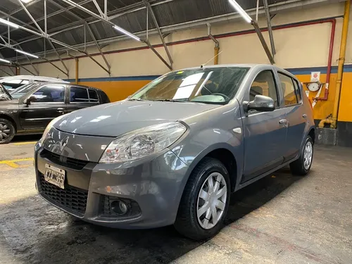 Renault Sandero 2011
