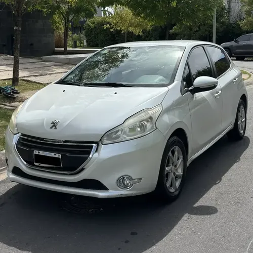 Peugeot 208 2014