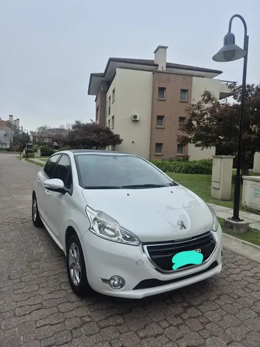 Peugeot 208 2016